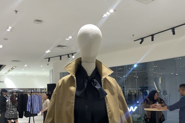 Salah satu koleksi ready-to-wear Hartono Gan di LAKON Store, Mall Summarecon Kelapa Gading pada Sabtu (25/04)