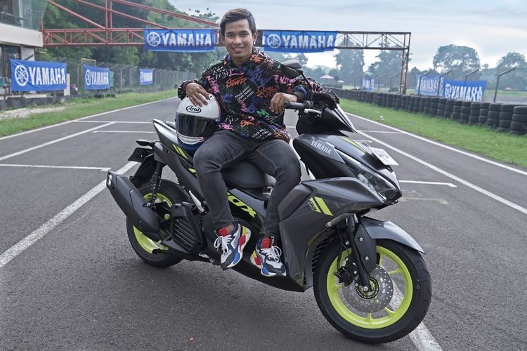 Musim 2022 Galang Hendra Pratama  akan turun balapan di Asia Road Racing Championship (ARRC) kelas Supersports 600cc.
