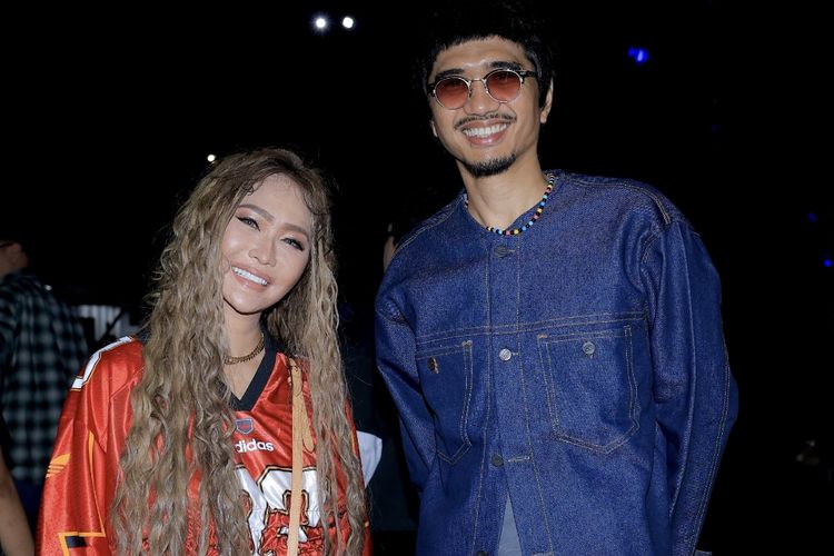 Bertemu Duta Sheila On 7 di Pestapora, Inul Daratista: Foto Bareng Idolaku