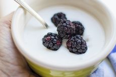 Apa Perbedaan Yogurt Biasa dengan Yogurt Yunani?