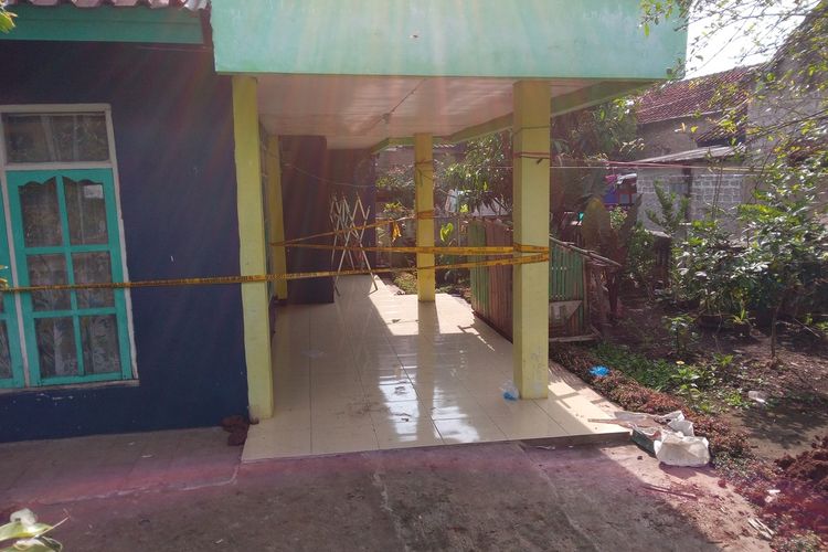 Salah satu lokasi korban pembunuhan berantai dikubur di halaman pekarangan rumah di Cianjur, Jawa Barat.