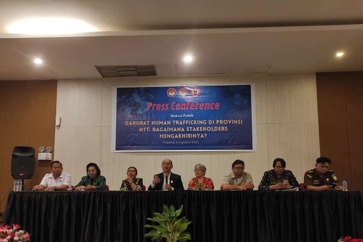 Keterangan pers usai diskusi bertajuk, Darurat Human Trafficking di Provinsi NTT, Bagaimana Stakeholder Mengakhirinya, yang digelar di Kota Kupang, NTT, Kamis (10/8/2023).