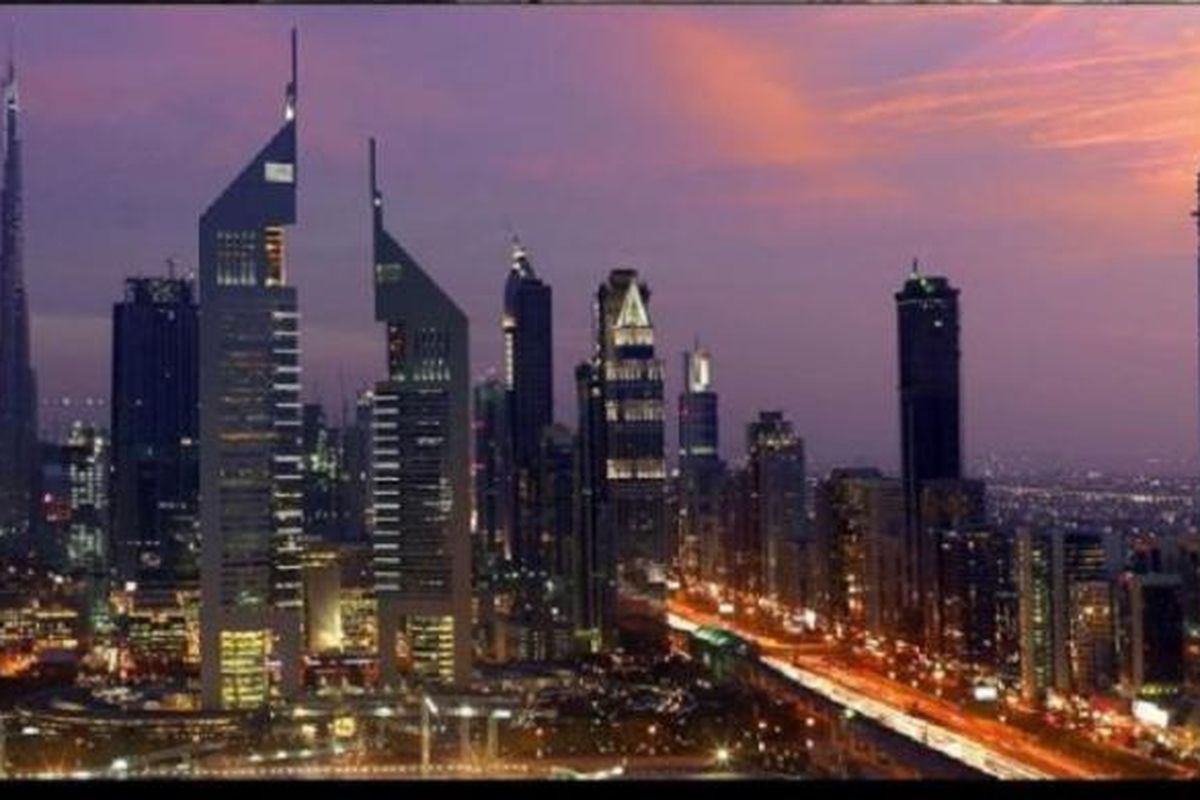 Kondisi kota Dubai tahun 1990 dan 2013.