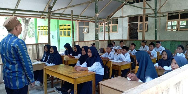 Berita Harian Sekolah Tak Ada Ruang Kelas Terbaru Hari Ini - Kompas.com