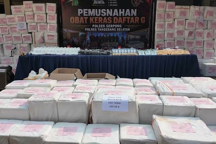 Polisi Kejar Mobil Boks Pembawa 46 Juta Butir Obat Keras, Berujung Bongkar Gudang di Jaktim