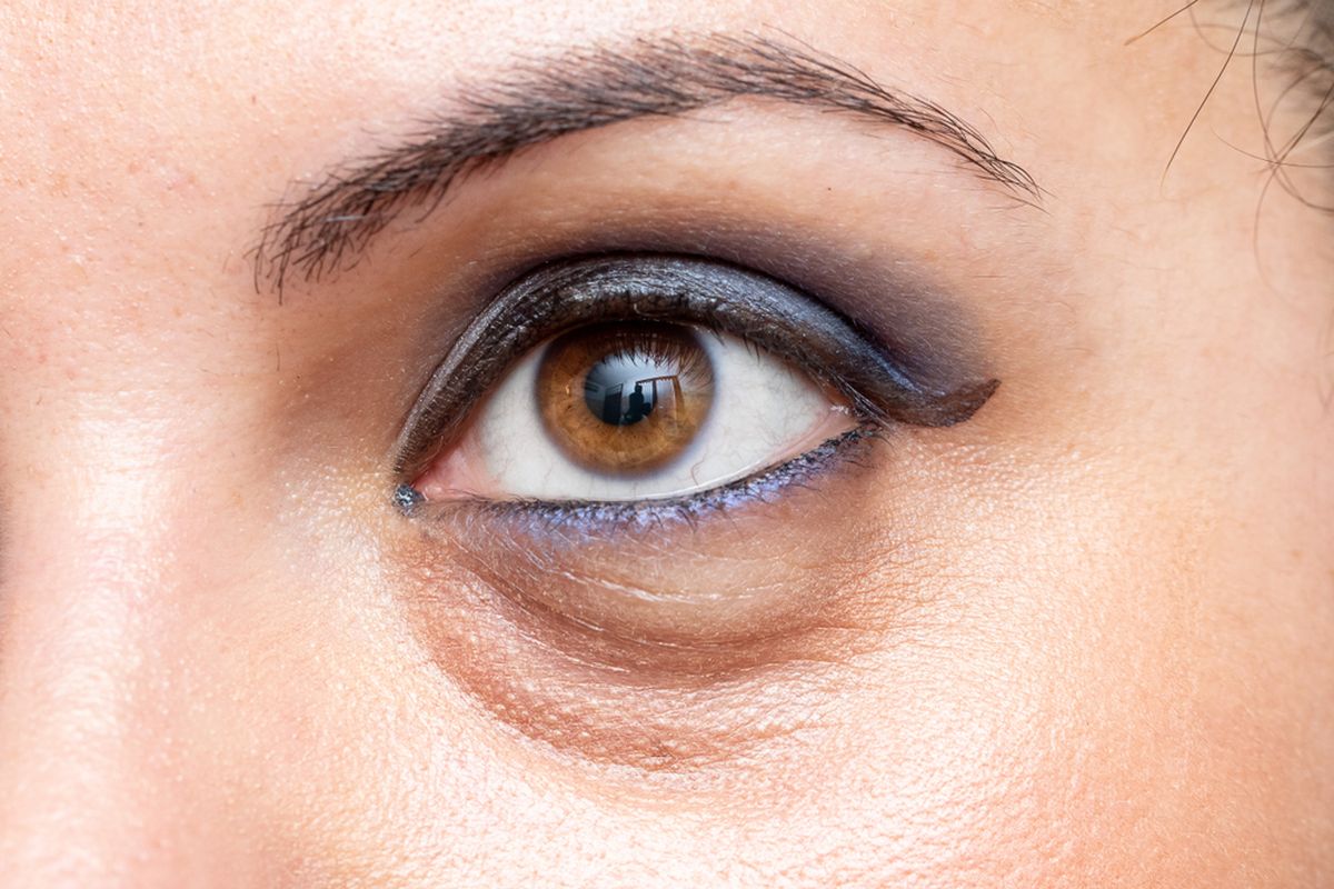 Ilustrasi makeup untuk kantung mata