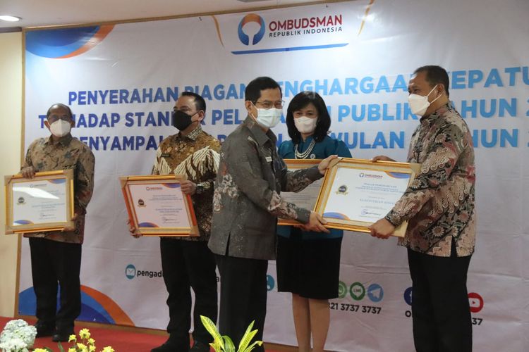 Kementerian Sosial (Kemensos) mendapat penghargaan kepatuhan standar pelayanan publik dengan predikat kepatuhan tinggi dari Ombudsman Republik Indonesia (RI).
