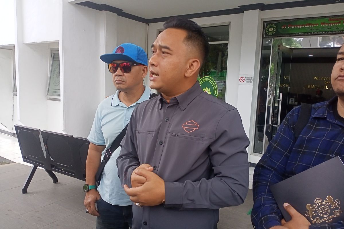 Ikbar Firdaus Penasehat Hukum terdakwa Kasus Penipuan platfrom Investasi Binary Option Quotex dengan terdakwa Doni Muhammad Taufik alias Doni Salmanan mengajukan berkas banding ke Pengadilan Negeri (PN) Bale Bandung, Baleendah, Kabupaten Bandung, Jawa Barat, pada Kamis (22/12/2022).Berkas banding tersebut, kata Ikbar, berisi tentang keberatan atas vonis 4 tahun yang dijeratkan pada Doni Salmanan.
