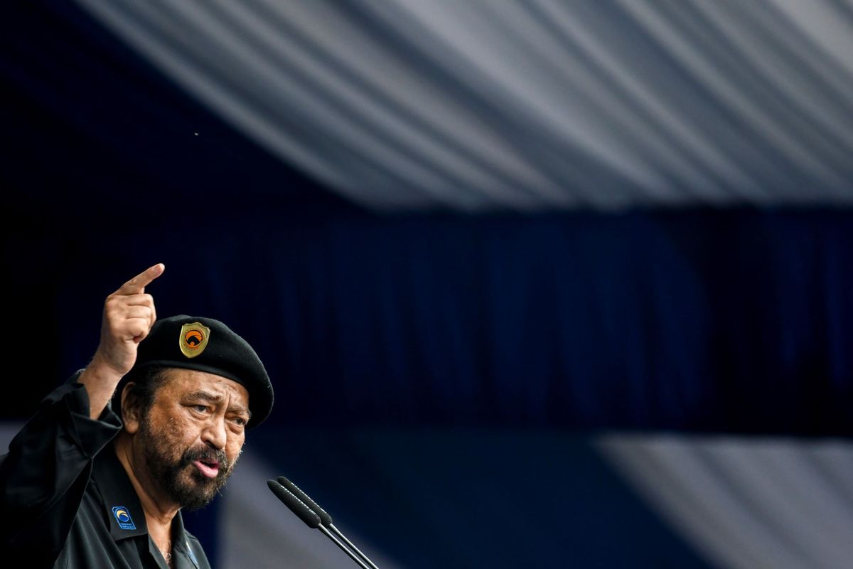 Ketua Umum Partai NasDem Surya Paloh memberikan sambutan saat Apel Siaga Baret di Parkir Timur Senayan, Kompleks Gelora Bung Karno, Jakarta, Rabu (15/6/2022). Apel Siaga Baret tersebut digelar menjelang kegiatan Rapat Kerja Nasional (Rakernas) Partai NasDem. ANTARA FOTO/Galih Pradipta/rwa.