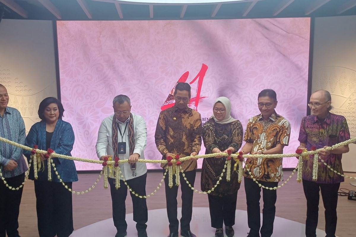Pj Gubernur DKI Jakarta Heru Budi Hartono bersama para petinggi Kompas Gramedia meresmikan Bentara Budaya Art Gallery di Lantai 8 Menara Kompas, Selasa (26/9/2023).