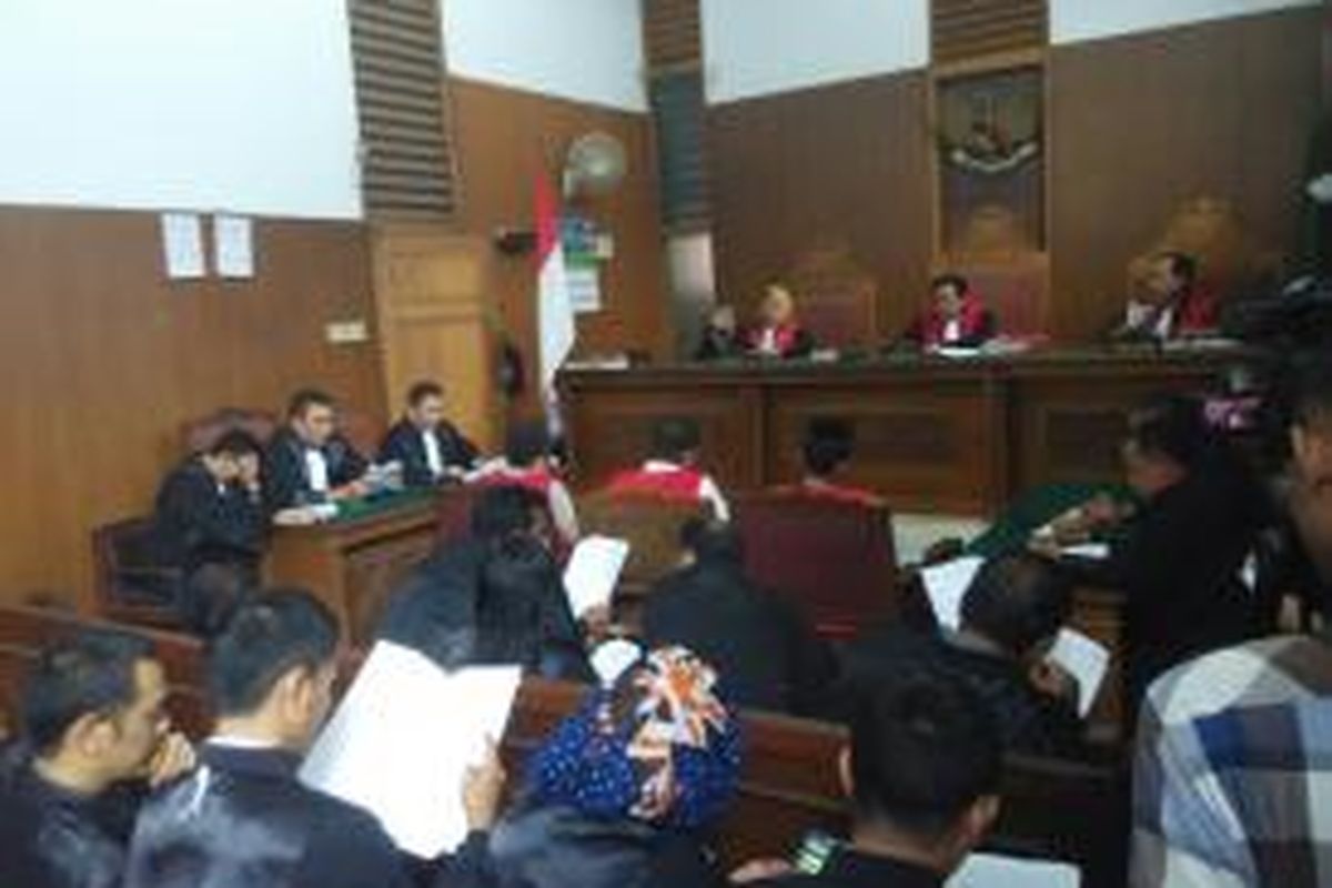 Suasana sidang pembacaan dakwaan tiga admin @TM2000back di PN Jakarta Selatan, Senin (23/3/2015).