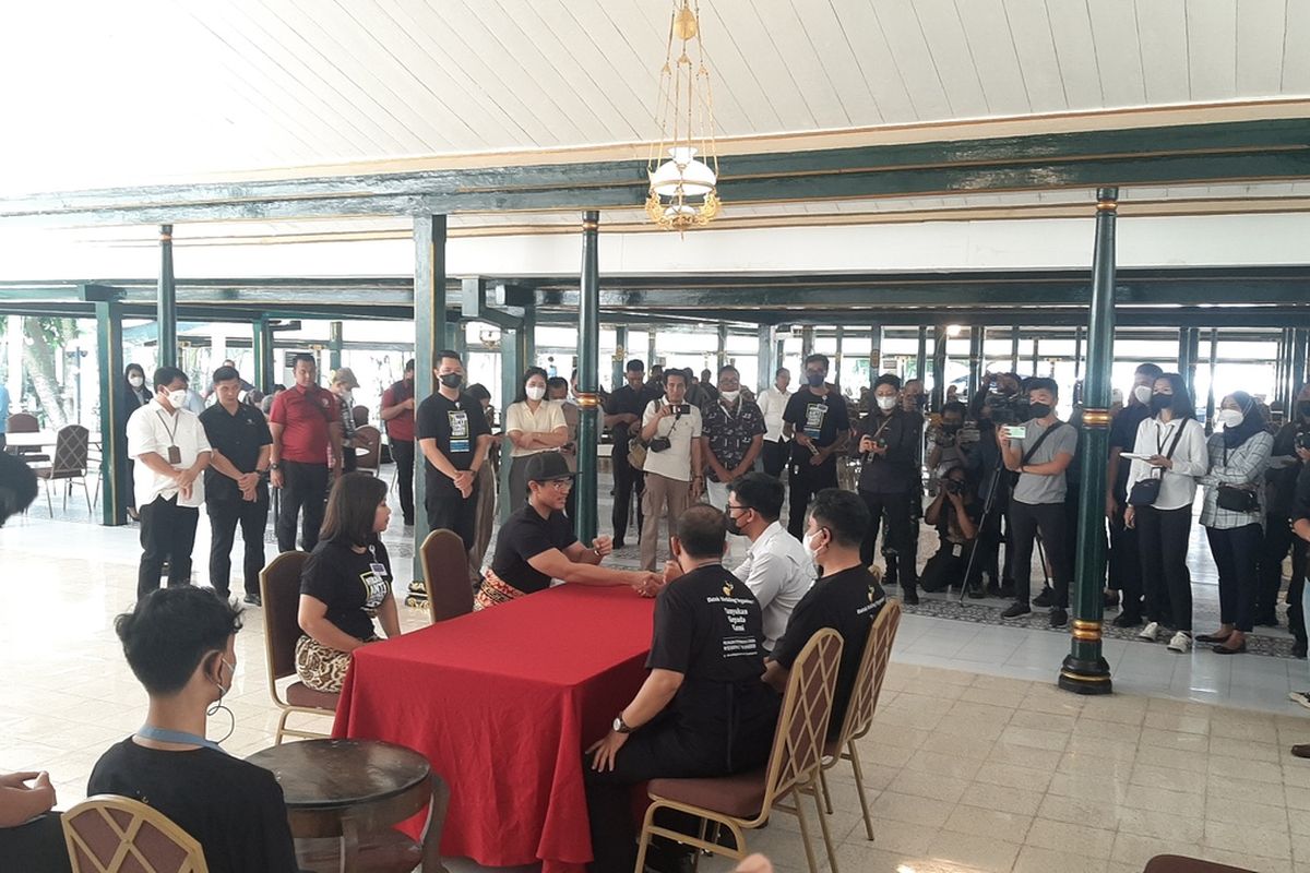 Kaesang Pangarep dan kakak Erina Gudono Allen Adam Rinaldy Gudono saat gladi kotor akad nikah di Pendopo Royal Ambarrukmo.