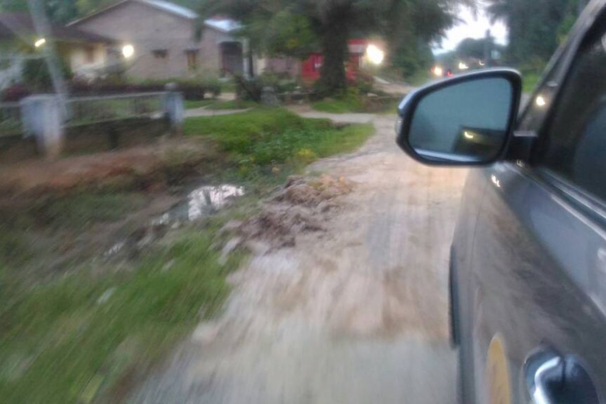 Kondisi Jalur Lintas Sumatera di Jalan Siguragura.