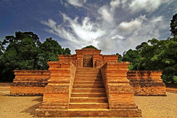 Salah satu bangunan candi di Kompleks Percandian Muaro Jambi.