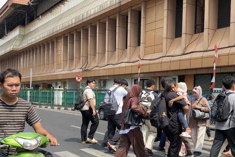 Pelican Crossing Jakarta, Hak Pejalan Kaki Masih Kerap Diterobos Pengendara