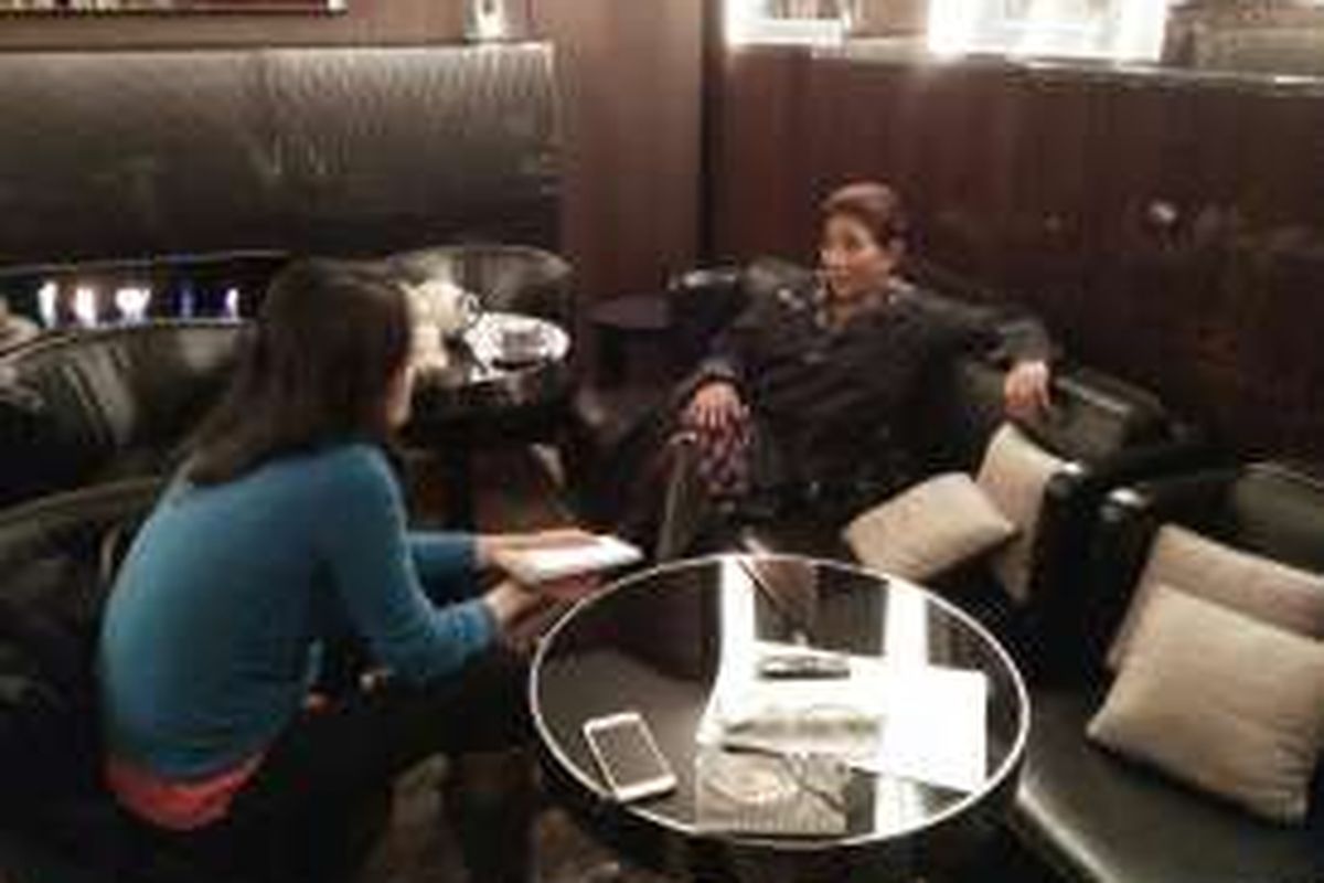 Menteri Kelautan dan Perikanan Susi Pudjiastuti saat diwawancarai media asing