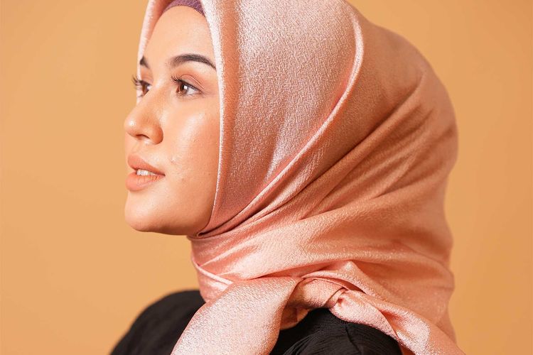 Tips Memilih Warna Hijab Sesuai Warna Kulit 6 Prediksi Gaya Hijab Populer untuk Ramadhan dan Idul Fitri Halaman all -  Kompas.com