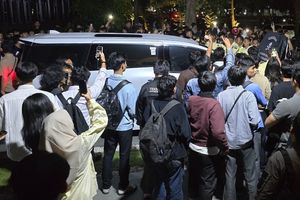 Mahasiswa Geruduk Diskusi Pejabat di UGM, Nusron Wahid, Budiman Sudjatmiko, dan Wamentan Dievakuasi