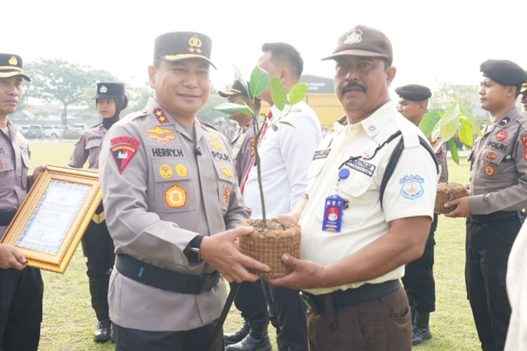 Tolong Mahasiswi UIN Suska Riau Korban Penyerangan Rehan, Satpam Kampus Dapat Penghargaan