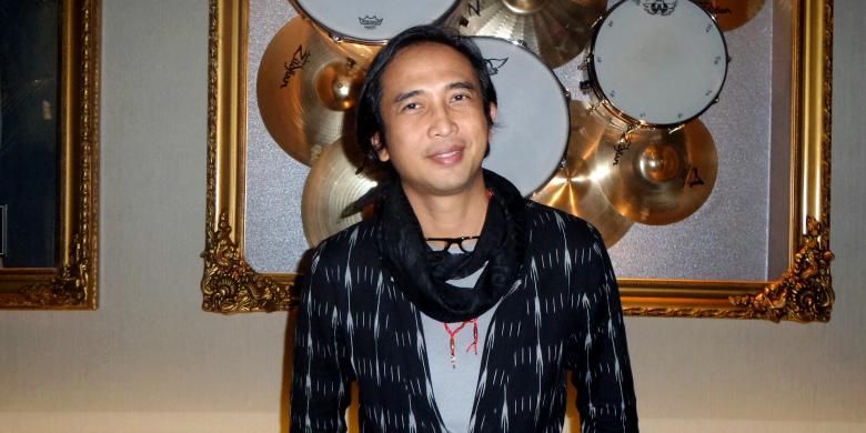 Artis musik Piyu di Hard Rock Cafe, SCBD, Jakarta Selatan, Senin (10/10/2016).