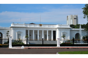 Presiden Bukan Pahlawan!