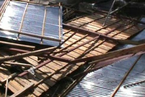 107 Rumah Rusak Diterjang Puting Beliung di Tasik