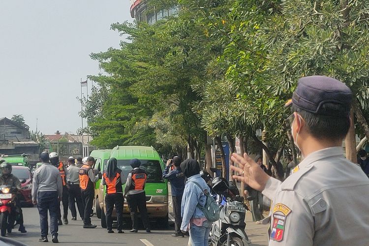 Banyak Sopir Angkot di Kota Bogor Tanpa SIM 