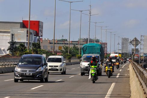 Curhat Sopir Truk soal Motor yang Sering Selap-selip Nyalip Truk