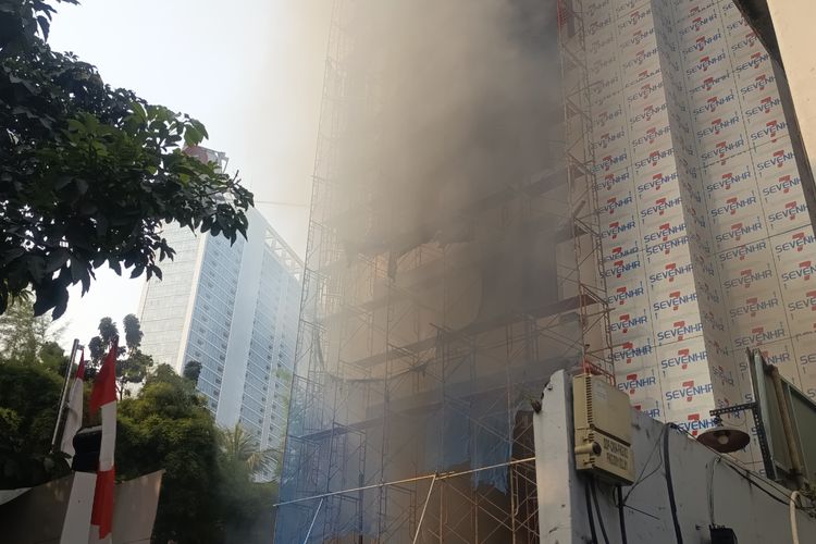 Kebakaran Proyek Gedung Bertingkat di Cikini Jakpus, Sejumlah Pekerja Dievakuasi