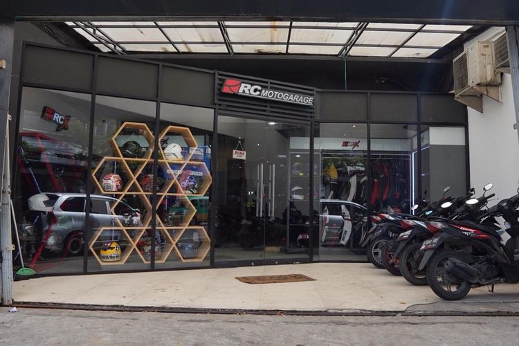 RCX Motogarage menawarkan apparel berkendara premium dengan kondisi bekas layak pakai, tapi harga terjangkau