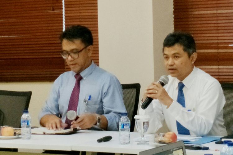 Direktur Eksekutif Kepala Departemen Pengelolaan Moneter Bank Indonesia (BI), Doddy Zulverdi (kanan) saat konferensi pers di Kantor Pusat Bank Indonesia, Kamis (1/3/2018).