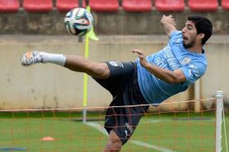 Penyerang tim nasional Uruguay, Luis Suarez, sudah mulai berlatih jelang melawan Kosta Rika. 