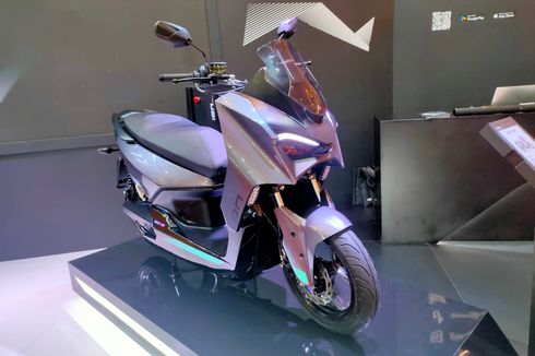 Motor Listrik Ion Mobility Pakai Baterai Tanam, Bagasi Muat Helm