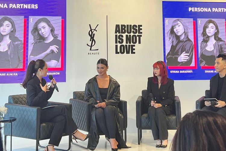 peluncuran kampanye ?Abuse is Not Love? kolaborasi YSL Beaute dan Yayasan Pulih yang digelar di Jakarta Selatan, Selasa (27/7/2023)