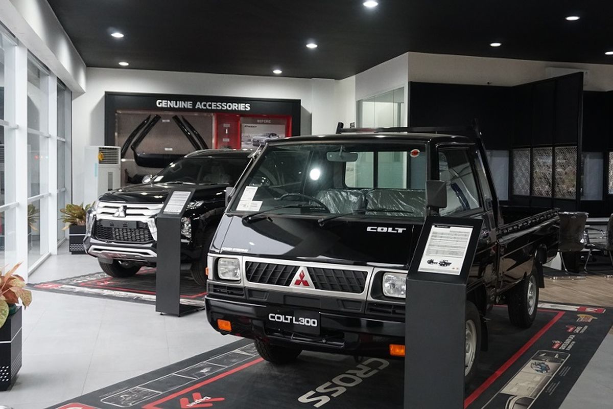 Pajero Sport dan L300 di diler Mitsubishi Indramayu