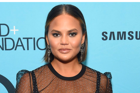 Perawatan Skincare Malam Hari Chrissy Teigen 