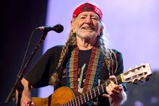 Lirik dan Chord Lagu Blue Skies - Willie Nelson