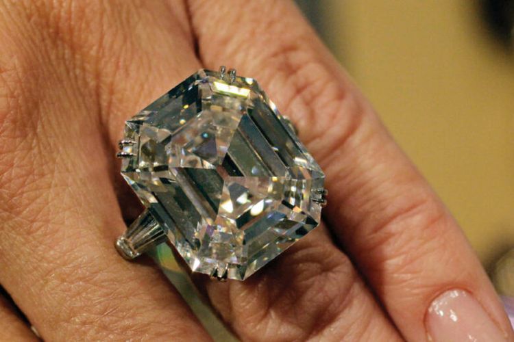 Cincin tunangan Elizabeth Taylor