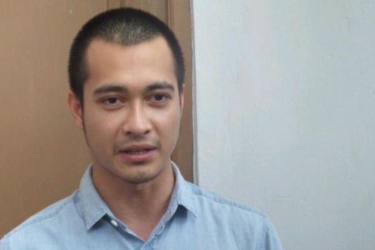 Eza Gionino selesai menjalani sidang putusan kasus penyalahgunaan narkotika di Pengadilan Negeri Jakarta Selatan, Kamis (17/9/2015). 