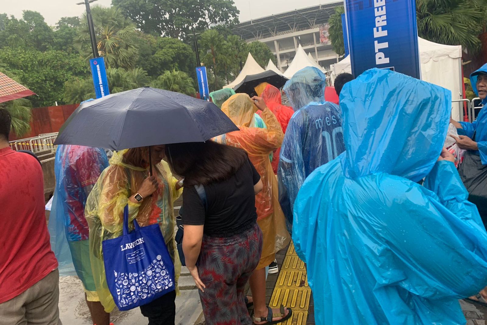 Indonesia Vs Argentina: GBK Diguyur Hujan, Dukungan untuk Garuda Tak Reda