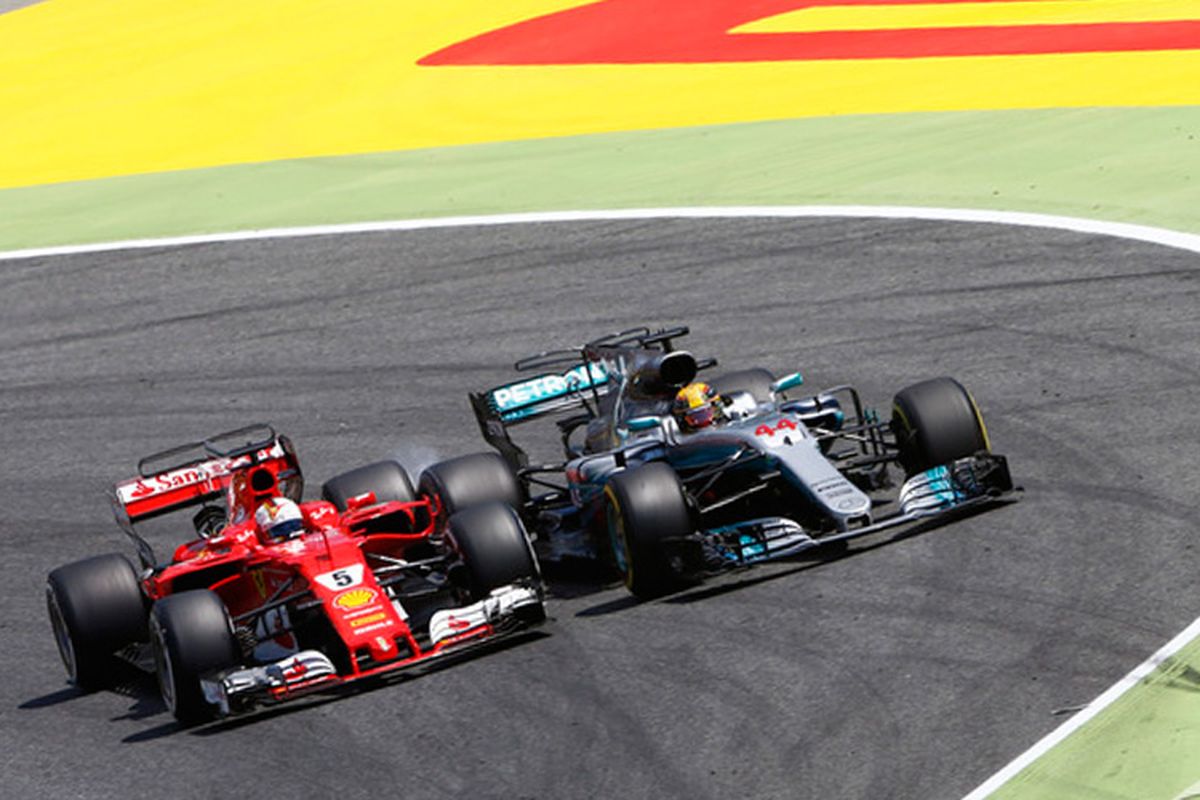 Aksi Sebastian Vettel dan Lewis Hamilton di GP Spanyol