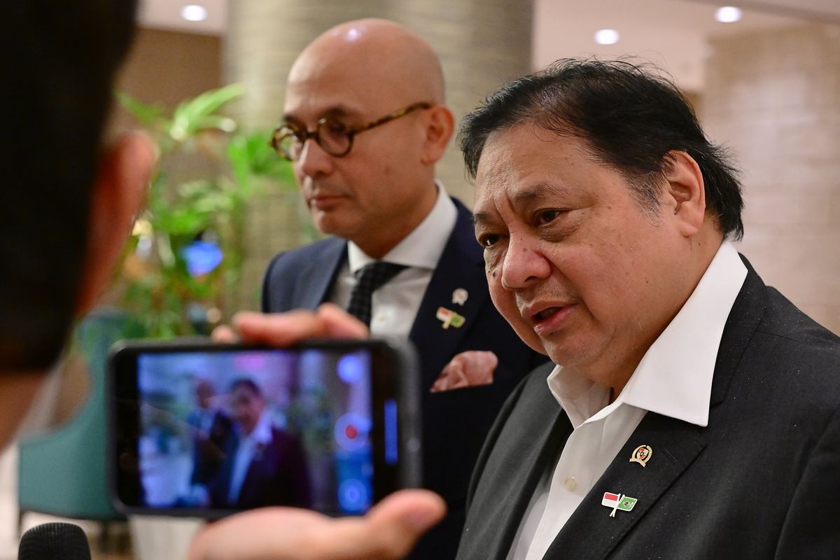 Menteri Koordinator Bidang Perekonomian (Menko Perekonomian) Airlangga Hartarto mendampingi Presiden RI Prabowo Subianto dalam Konferensi Tingkat Tinggi (KTT) BRICS 2025 yang berlangsung di Museum of Modern Art (MAM), Rio de Janeiro, Brasil, Minggu (6/7/2025).