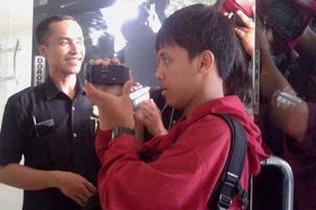 Pihak keamanan RS Abdi Waluyo, Menteng, Jakarta Pusat, menghalang-halangi wartawan memasuki rumah sakit untuk membuktikan Nunun Nurbaeti dirawat di rumah sakit itu, Sabtu (24/12/2011).