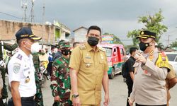 Batasi Akses Keluar Masuk Medan, Walkot Bobby Tinjau Lokasi Penyekatan