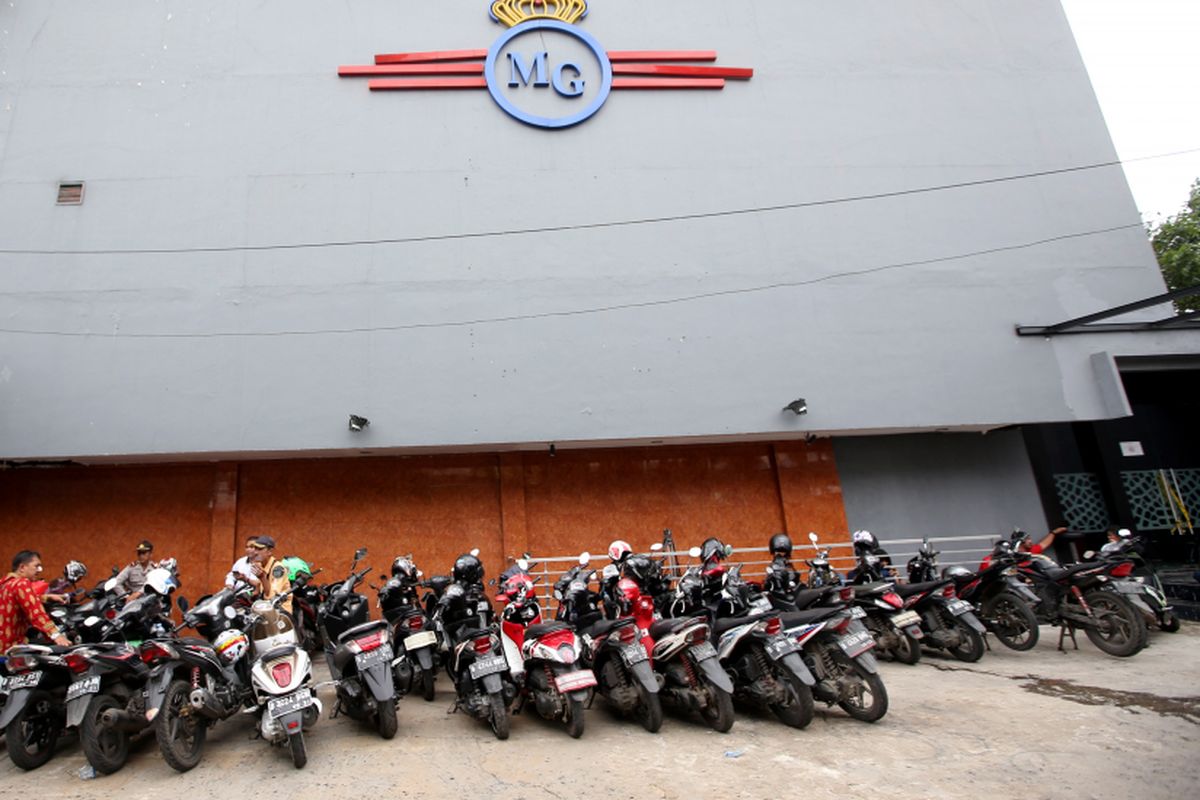 Suasana Diskotek MG International Club di Tubagus Angke, Jakarta Barat, Senin (18/12/2017). Tim BNNP dan BNN melakukan penggrebekan pada Minggu (17/12/2017) setelah terindikasi terdapat pabrik narkotika jenis shabu dan ekstasi cair yang terdapat di diskotek tersebut.