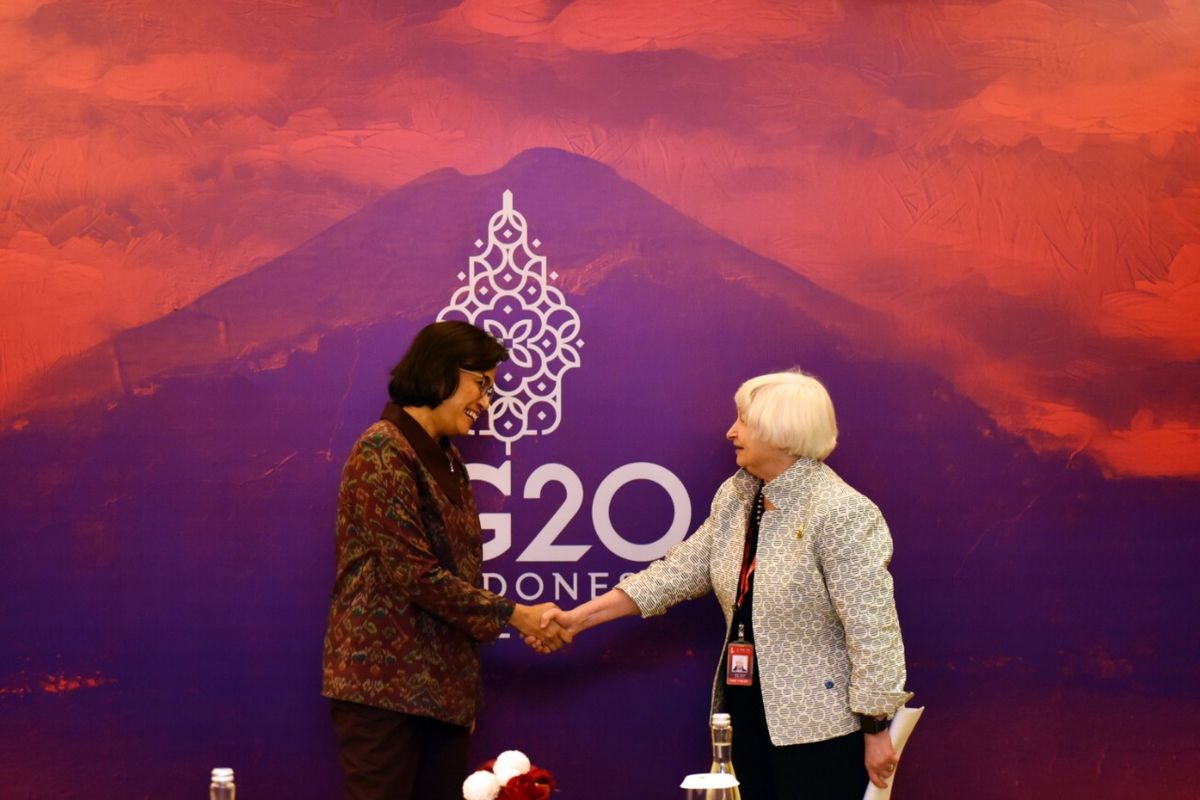 Menteri Keuangan Sri Mulyani melakukan pertemuan bilateral fisik dengan Menteri Keuangan Amerika Serikat Janet Yellen di sela rangkaian acara 3rd Finance Ministers and Central Bank Governors G20 di Bali. 