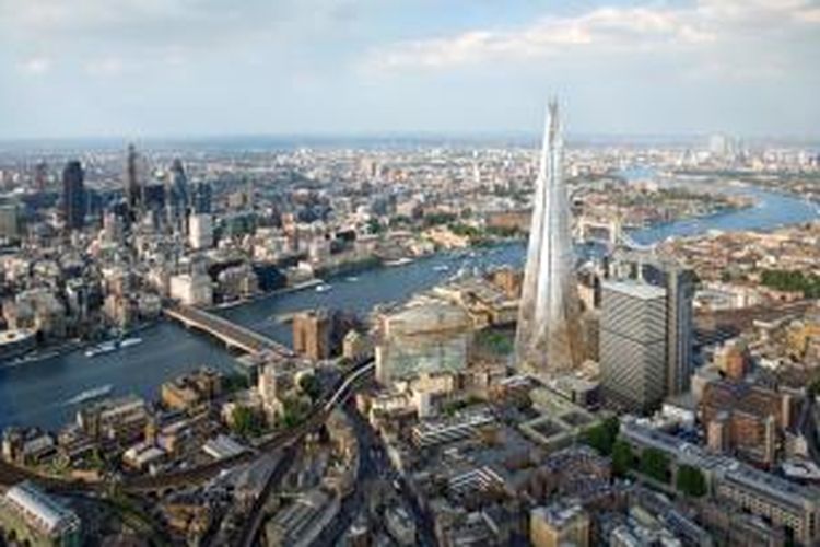 Dengan luas lantai mencapai 14.900 meter persegi, sepintas gedung baru ini akan tampil 'melayang' 14 meter di atas ruang ruang publik di kawasan London Brigde. 