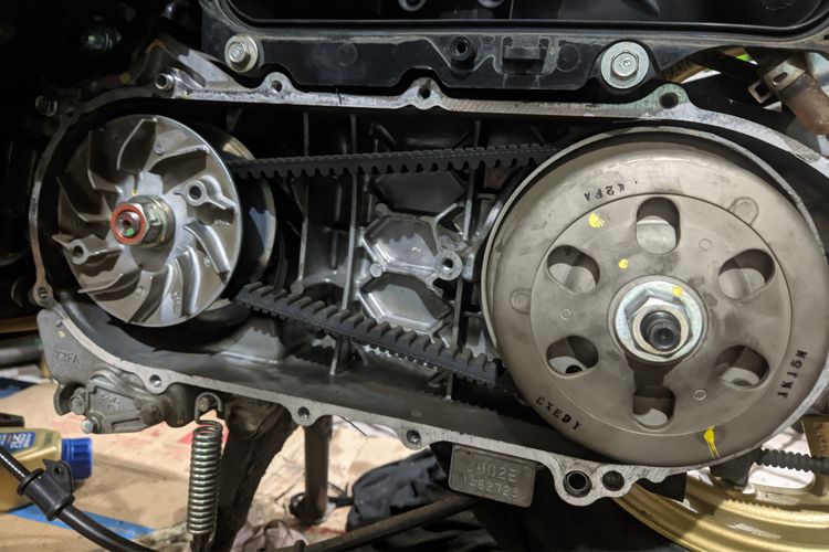 Komponen CVT dan V-belt pada motor matik