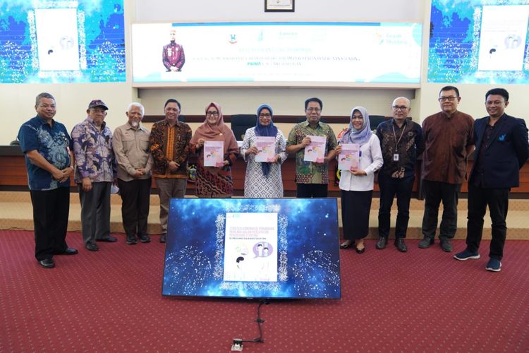 Peluncuran buku Strategi Komunikasi Perubahan Perilaku (KPP) dalam Percepatan Penurunan Stunting oleh Pemerintah Provinsi Sulawesi Selatan bekerja sama dengan UNICEF Indonesia, Tanoto Foundation, dan Yayasan Jenewa Madani Indonesia di Makassar (9/2/2023).