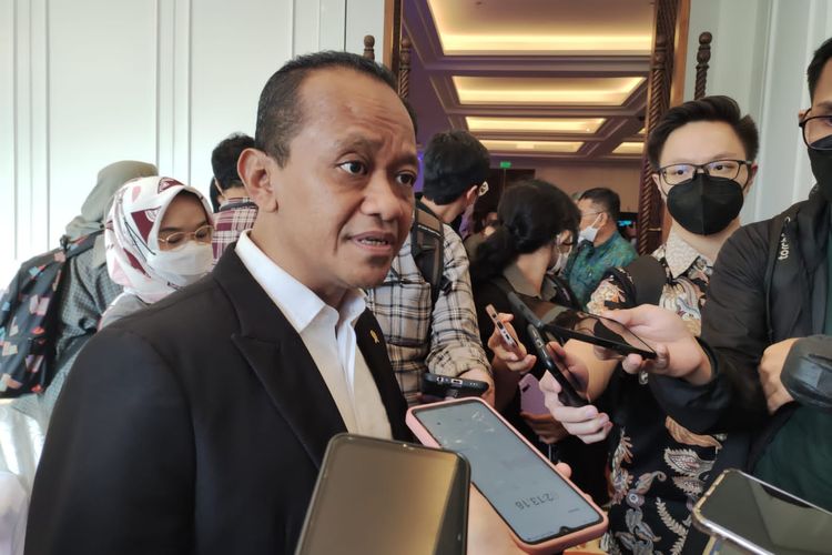 Menteri Investasi Bahlil Lahadalia memberikan keterangan pers di acara Mandiri Investment Forum (MIF), Jakarta, Kamis (2/2/2023).